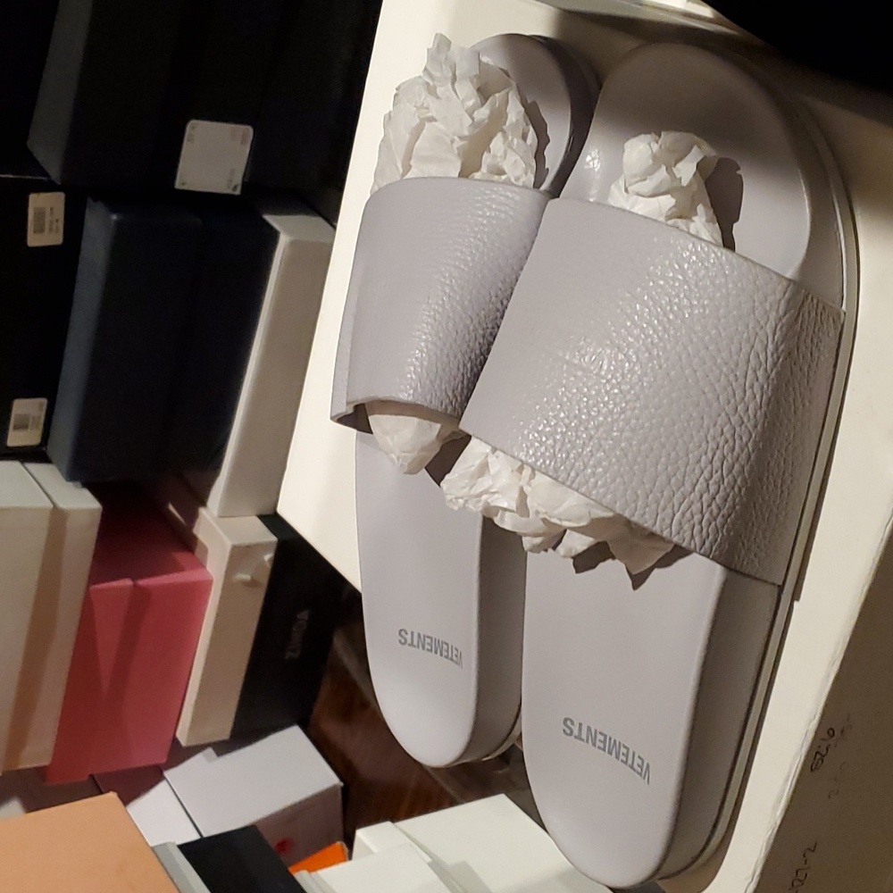 NIB $790 sz 40 Vetements leather sandals